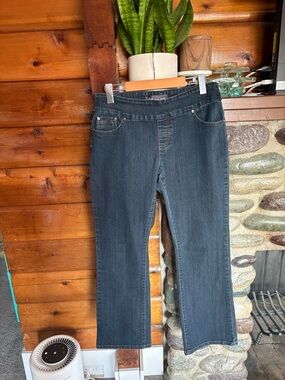 Reitmans Women’s Stretch Jeans - petite size 8